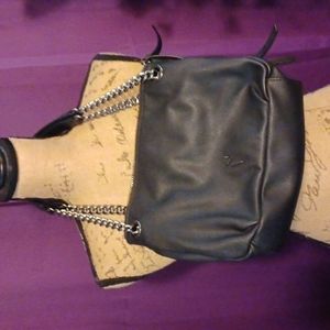 Barely used VERA WANG BLACK BAG WITH LOTS OF POCKETS THAT ZIP ON TOP